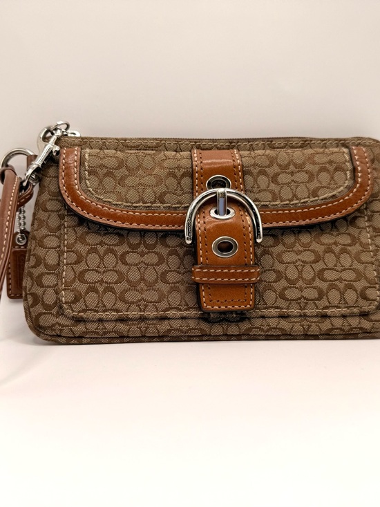 Coach Handbags - Vintage Coach Y2K SoHo Signature Wristlet Wallet